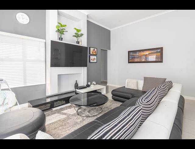 3 BEDROOM FREEHOLD FOR SALE IN PARKLANDS NORTH